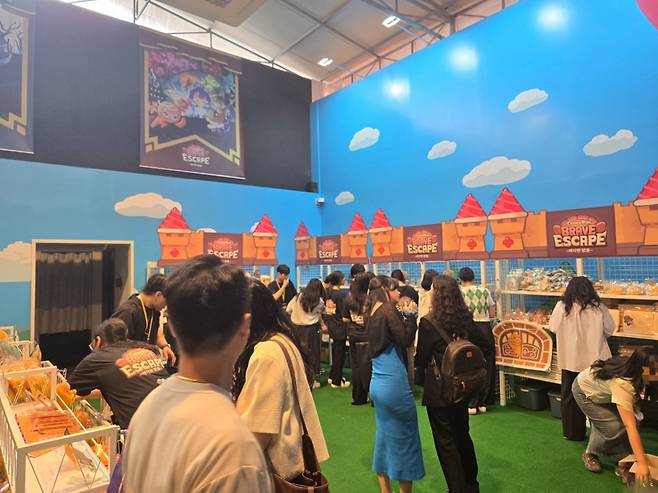 28일 데브시스터즈에 따르면 이날부터 오는 8월28일까지 서울 성수동에서 쿠키런 세계관을 테마로 한 방탈출 체험형 전시 '쿠키런: 브레이브 이스케이프 - 바삭한 탈출'(이하 쿠키런 방탈출)이 열린다./사진=이찬종 기자