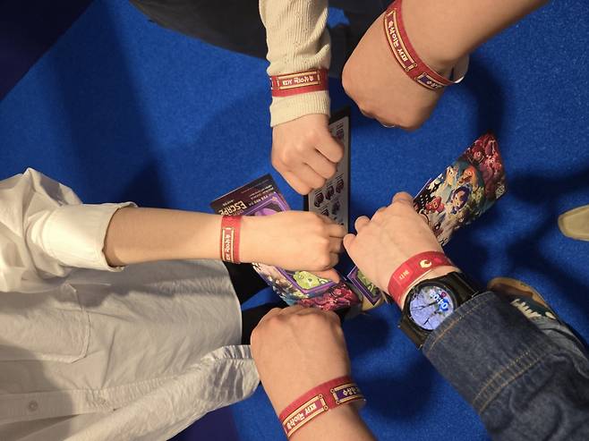 모니터에서 흘러나오는 쿠키의 당부는 기자 외 4명의 성인 남녀로 구성된 사전체험단이 문 안으로 뛰어 들어가게 할 만큼 실감 났다. 사전체험단의 가장 어린 동료는 29살이다./사진=이찬종 기자