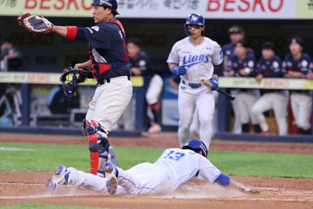 홈스틸에 성공한 이성규./삼성 라이온즈