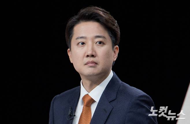 개혁신당 이준석 대선 후보가 27일 서울 마포구 상암동 MBC 스튜디오에서 진행된 정치 분야 TV토론회에 참석해 있다. 국회사진기자단