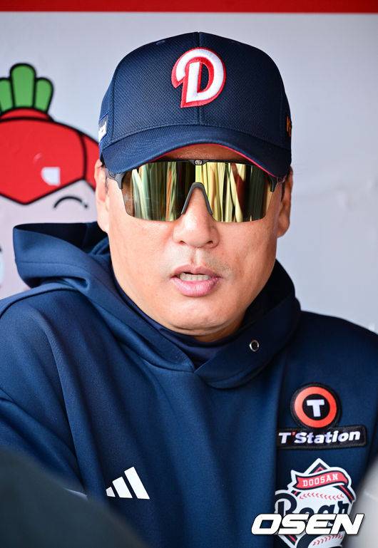 [OSEN=수원, 박준형 기자]  28일 오후 수원 KT위즈파크에서 열린 ‘2025 신한 SOL BANK KBO리그’ KT 위즈와 두산 베어스의 경기가 진행됐다.이날 경기에는 KT는 쿠에바스를, 두산을 최민석을 선발투수로 내세웠다.경기 앞두고 두산 이승엽 감독이 인터뷰를 하고 있다.  2025.05.28 / soul1014@osen.co.kr