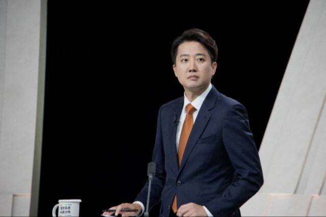 개혁신당&nbsp;이준석 대선후보가 지난 27일&nbsp;서울 마포구 상암동 MBC 스튜디오에서 열린 중앙선거방송토론위원회 주관 대선 3차 TV토론회를 준비하고 있다. 뉴시스