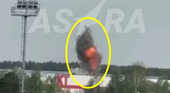 러시아 모스크바주에 있는 드론 업체 크론슈타트 공장이 드론 공격을 받은 후 불길에 휩싸인 모습. 아스트라 텔레그램 채널 제공