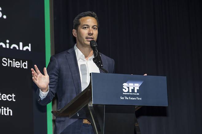 28일 서울 영등포구 페어몬트 앰배서더 서울 그랜드볼룸에서 열린 '시사저널 미래포럼 2025'에서 브랜든 쳉 쉴드AI 대표가 기조강연을 하고 있다. ⓒ시사저널 최준필