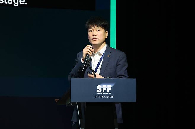 28일 서울 영등포구 페어몬트 앰배서더 서울 그랜드볼룸에서 열린 '시사저널 미래포럼 2025'에서 박매훈 한화에어로스페이스 센터장이 세션 1 강연을 하고 있다. ⓒ시사저널 임준선