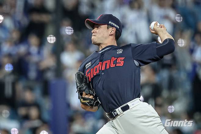 롯데 김진욱이 27일 대구삼성라이온즈파크에서 열린 삼성과 원정경기 7회말 구원등판해 역투하고 있다. 사진제공｜롯데 자이언츠