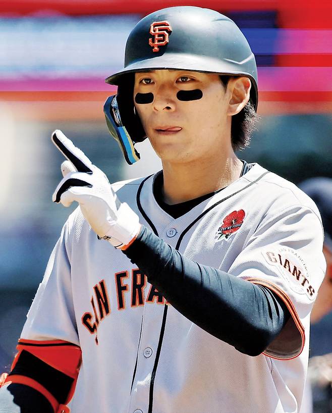 샌프란시스코 이정후가 27일 디트로이트 원정경기 1회초 첫 타석 안타를 때리고 세레머니하고 있다. AFP연합