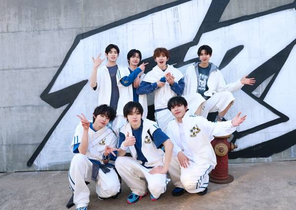 킥플립 뮤직비디오 비하인드 컷 / 사진=JYP엔터테인먼트