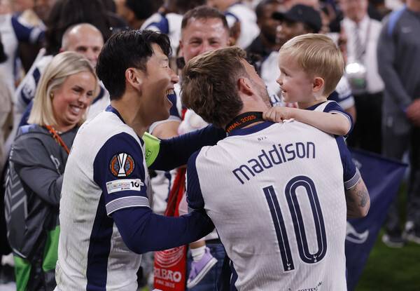 ▲ 토트넘 홋스퍼 손흥민 주장과 부주장 제임스 매디슨, 크리스티안 로메로, 굴리엘모 비카리오. ⓒ연합뉴스/REUTERS