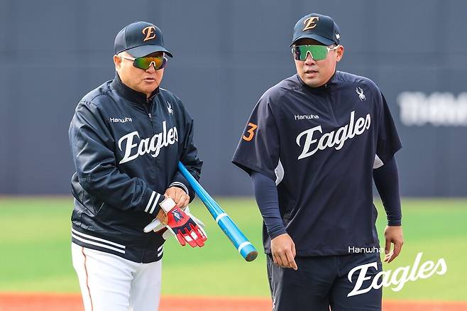 ▲ 김경문 한화 감독과 한화 내야수 안치홍 ⓒ한화 이글스