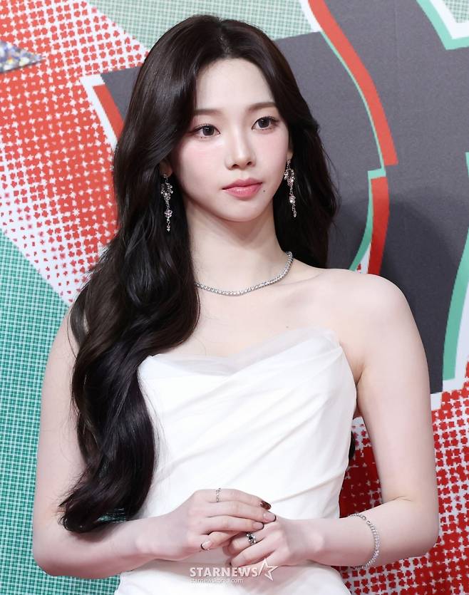 (인천=뉴스1) 권현진 기자 = 에스파 카리나가 크리스마스인 25일 인천 인스파이어 아레나에서 열린 ‘2024 SBS 가요대전’(이하 ‘가요대전’) 레드카펫 행사에 참석해 포즈를 취하고 있다. 2024.12.25/뉴스1  Copyright (C) 뉴스1. All rights reserved. 무단 전재 및 재배포,  AI학습 이용 금지. /사진=(인천=뉴스1) 권현진 기자