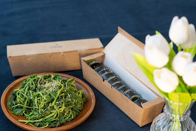 영양 산나물 축제에서 선보인 어수리 나물 무침과 어수리 김밥  [사진/성연재 기자]