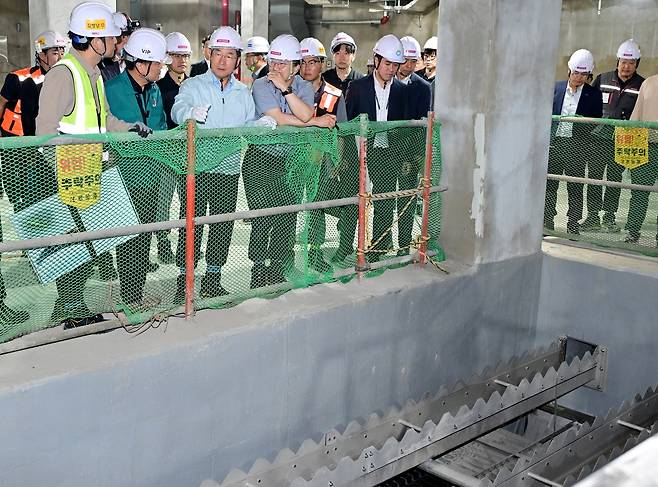 만수공공하수처리시설 증설 현장 점검하는 유정복 시장 [인천시 제공. 재판매 및 DB 금지]