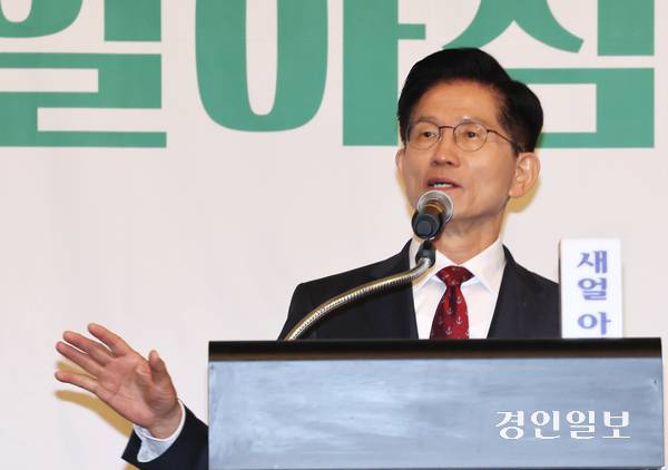 김문수 국민의힘 대선 후보가 29일  인천시 연수구 쉐라톤 그랜드 인천호텔에서 열린 ‘제21대 대선후보 초청 새얼아침대화 강연회’에서 강연하고 있다. 2025.5.29 /조재현기자 jhc@kyeongin.com