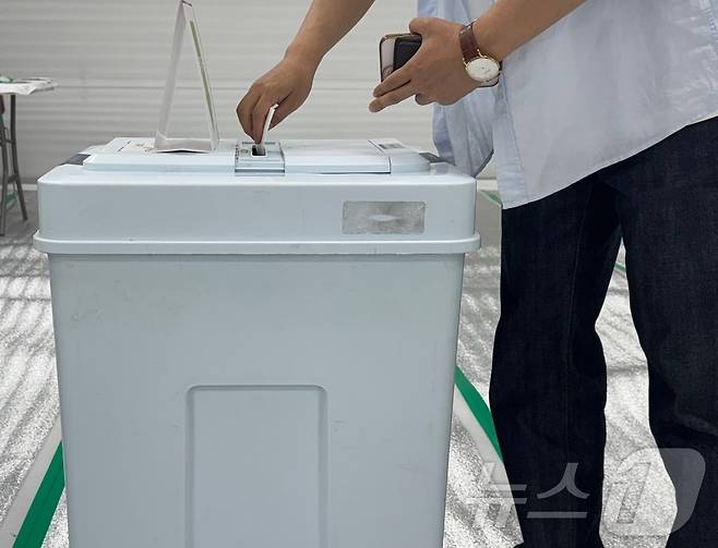 29일 인천 남동구 만수1동 행정복지센터에 마련된 21대 대통령 선거 사전 투표소. ⓒ News1 박소영 기자