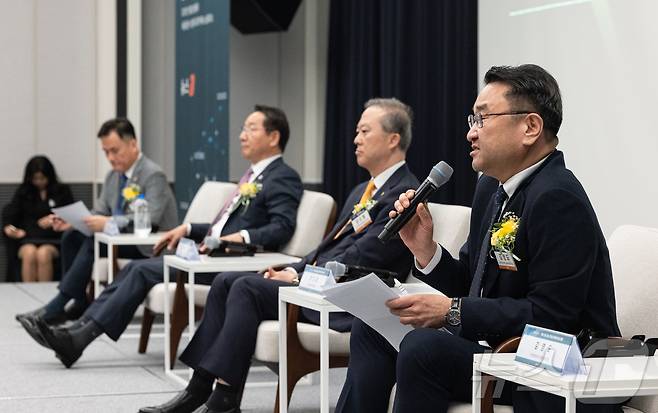 김영도 한국전문대학교육협의회 회장이 29일 서울 용산구 나인트리 프리미어 로카우스 호텔에서 '지역 소멸 시대, 지역과 대학의 상생 방안'을 주제로 열린 2025 뉴스1 대학혁신포럼에 참석해 특별대담 발언을 하고 있다. 2025.5.29/뉴스1 ⓒ News1 이승배 기자