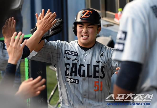 28일 잠실구장에서 열린 LG 트윈스와 한화 이글스의 경기. 3회초 2사 2루 한화 노시환 적시타 때 문현빈이 득점을 올리고 있다. 잠실=박재만 기자 pjm@sportschosun.com/2025.05.28/