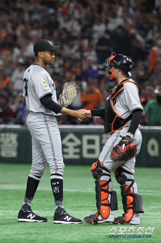 요미우리 마무리 투수 마르티네즈는 올 시즌 23경기에서 평균자책점 0을 기록 중이다. 사진캡처=요미우리 자이언츠 SNS