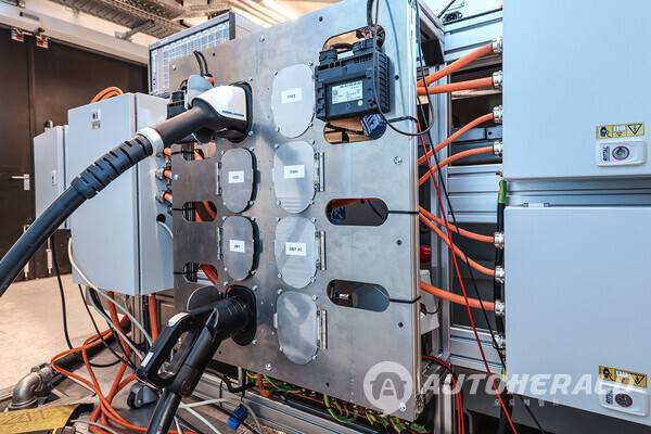 포르쉐의 고전압 시스템 테스트 벤치(포르쉐)