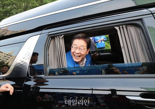 서울 지역에 막판 힘을 쏟고 있는 이재명 더불어민주당 대선 후보가 28일 오후 서울 성동구 왕십리역광장에서 열린 유세에서 한 표를 호소하며 유세를 벌였다. ⓒ데일리안 홍금표 기자