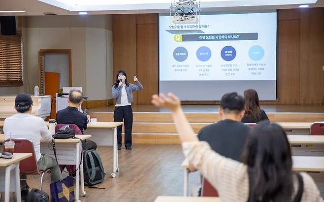 지난 27일 토스는 한국시각장애인복지관에서 시각장애인을 대상으로 맞춤형 금융교육을 실시했다. ⓒ토스