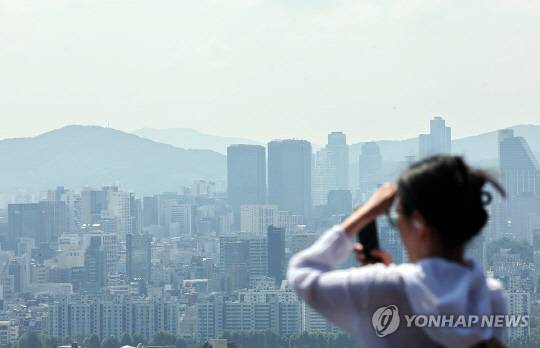 서울 남산에서 바라본 도심 아파트 밀집 지역.<연합뉴스>