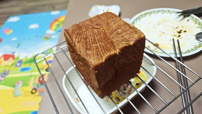 20250528_233548.jpg 저녁 와이프가 한 간짜장 사온 메밀전병과 빵