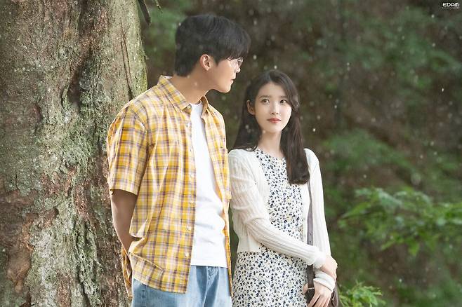 아이유 네버엔딩스토리 뮤비촬영 비하인드 사진jpg