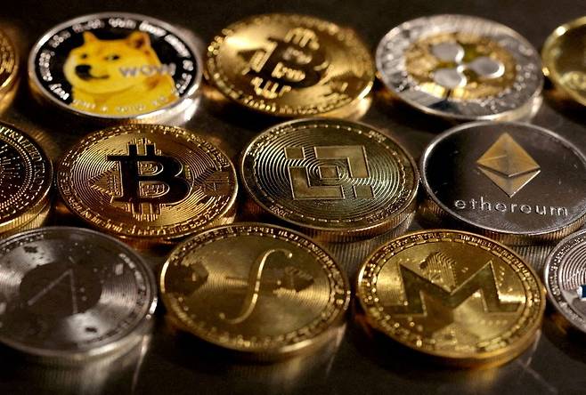 미국 노동부가 28일(현지시간) 연금을 동원한 비트코인 투자를 허용하기로 했다. 전날 도널드 트럼프 대통령의 소셜미디어 기업 트럼프미디어(DJT)는 비트코인에 투자하기 위해 25억달러를 조달하기로 했다고 발표했다. 로이터 연합