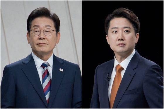 더불어민주당 이재명(왼쪽)·개혁신당 이준석 대선 후보가 27일 서울 마포구 상암동 MBC 스튜디오에서 진행된 정치 분야 TV토론회를 준비하고 있다. 국회사진기자단