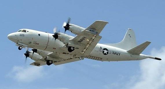 우리 해군도 운영하는 P-3C 오라이언 기종. 미 해군이 적 잠수함의 위치를 파악하고 추적하기 위해 설계한 4엔진 터보프롭 항공기다. 최근 육지 및 해상 지상 지상 감시가 가능하도록 수정됐다. 현재 미국이 150기·일본이 80기·대한민국이 16기(P-3CK)·대만이 12기 등을 운영하고 있는 것으로 알려졌다. ⦁최대 체공시간 16시간 ⦁최대속도 761km/h, 작전반경 3835km ⦁승무원 : 조종사 3명, 비행사 2명, 비행 엔지니어 2명, 센서 오퍼레이터 3명, 기내 기술자 1명이 탑승해 임무를 수행할 수 있다.(자료사진) 해군 제공