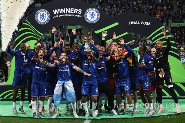 2024-2025시즌 유럽축구연맹 컨퍼런스리그에서 우승한 첼시. 게티이미지코리아