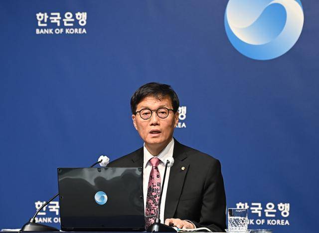 이창용 한국은행 총재가 29일 서울 중구 한국은행에서 열린 금통위 금리 결정에 대한 기자간담회에서 발언하고 있다. 사진공동취재단