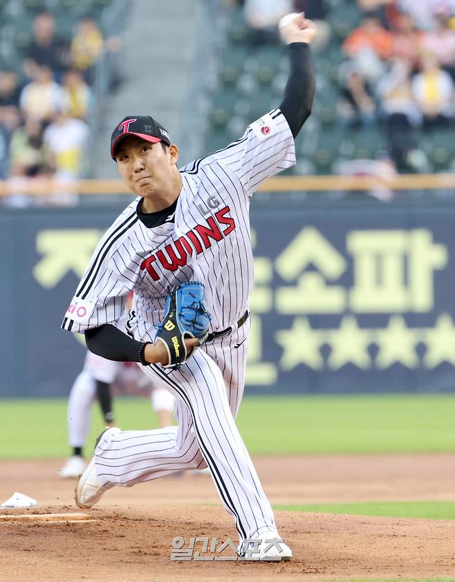 29일 오후 잠실야구장에서 열린 2025 프로야구 한화와 LG 경기. LG 선발 손주영이 역투하고 있다. 잠실=정시종 기자 capa@edaily.co.kr