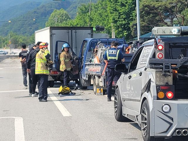 ▲ 29일 원주시 흥업면 매지리 인근에서 차량 3대 간 추돌사고가 발생했다. 강원소방본부 제공