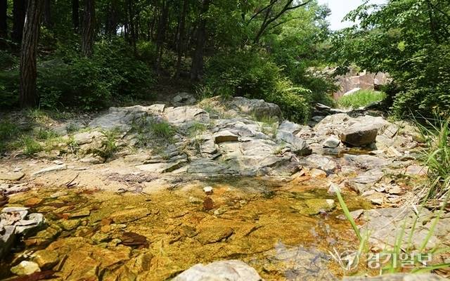 고구려대장간마을은 아차산 생태문화길 코스 중 하나로 주변에는 계곡물이 흐르고 있다. 홍기웅기자