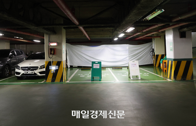 서울 중구 오피스 빌딩 전기차 충전소  철수 2045.05.29 [이충우 기자]
