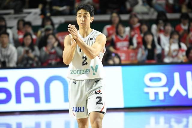 허훈은 최근 MK스포츠와의 전화 인터뷰에서 “나의 선수 인생에서 가장 중요한 건 우승이다. 그냥 결혼 반지만 있을 수는 없지 않나(웃음). 결혼 반지도 중요하지만 우승 반지도 갖고 싶다”고 말한 바 있다. 사진=KBL 제공