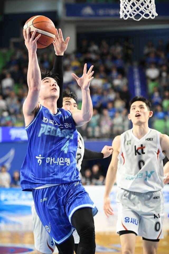 SK는 김낙현과 계약기간 5년, 보수총액 4억 5천만원(연봉 3억 1500만원, 인센티브 1억 3500만원)에 역시 FA계약을 체결했다고 발표했다. 사진=KBL 제공