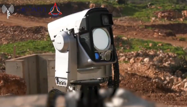 28일 이스라엘 국방부와 방산업체 라파엘이 공개한 대공 레이저빔 발사대. 이스라엘 국방부와 라파엘 측은 이 레이저빔 체계가 지난해 레바논 무장정파 헤즈볼라와의 전쟁 당시 실전 배치돼 수십 대의 드론을 요격하는 데 성공했다고 밝혔다. 라파엘 X 캡처