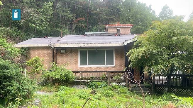 경기도 양평군 서종면 수능리에 소재한 한 주택이 토지 3분의 1값에 경매 시장에 나왔다.  단 주택의 경우 1998년 사용승인을 얻은 구축이라 감정가가 9000만원에 그쳤다. 윤병찬 PD