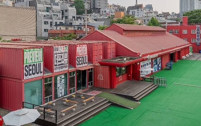 서울역 인근 옛 국립극단 백성희장민호 극장에서 열리는 ‘더프리뷰서울2025’. [신한카드]