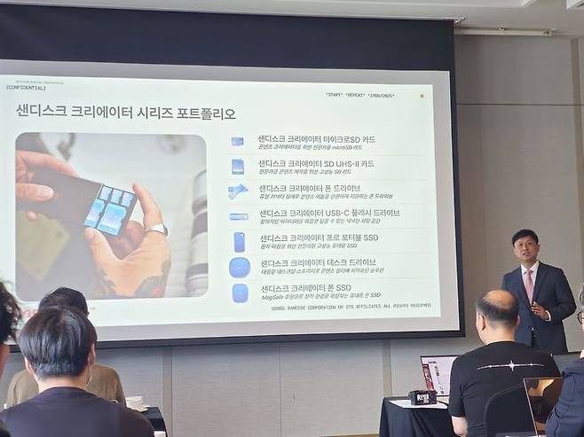 [서울=뉴시스]심영철 샌디스크 코리아 본부장이 서울 삼성동 그랜드 인터콘티넨탈 서울 파르나스에서 신제품 발표 기자간담회에서 발표를 하고 있다. photo@newsis.com *재판매 및 DB 금지