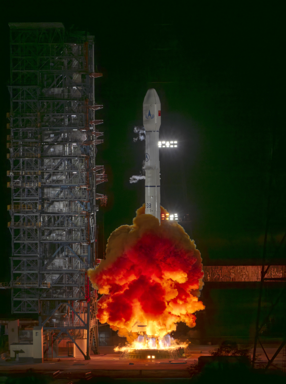 29일 오전 쓰촨성 시창 위성발사센터에서 중국 최초의 소행성 탐사선 톈원2호가 성공적으로 발사되고 있다. 시창 신화 연합뉴스