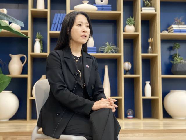 유이화 ITM건축사무소 대표가 29일 정부서울청사 별관에서 ‘물과 바람, 돌과 시?이타미 준 건축을 통한 한일 문화의 공명’이라는 주제로 열린 강연회에 참석해 인터뷰를 하고 있다.