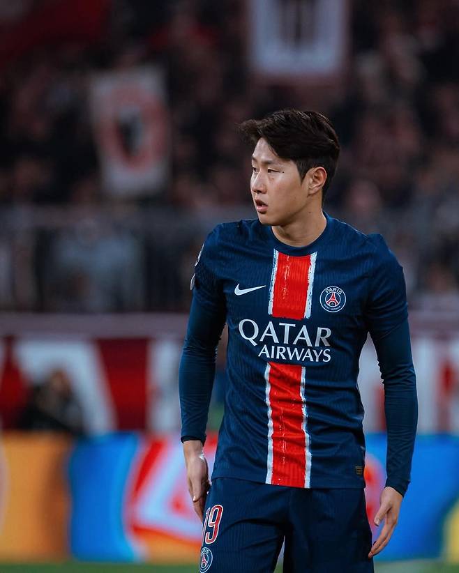 PSG 이강인은 박지성, 손흥민에 이어 한국축구 선수로 역대 3번째 UCL 결승전에 도전한다. 출전 여부를 떠나&nbsp;유럽 빅클럽들과 깊이 연결된 상황에서 이강인은 우승과 함께 ‘트레블(3관왕)’을 달성해 가치를 높이려 한다. 사진출처｜PSG 페이스북