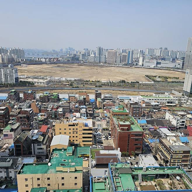 용산 국제업무지구가 들어설 코레일 철도정비창 부지(위쪽)와 정비창 전면 1구역 재개발 단지(하단) 모습. 
[HDC현대산업개발 제공. 재판매 및 DB 금지]