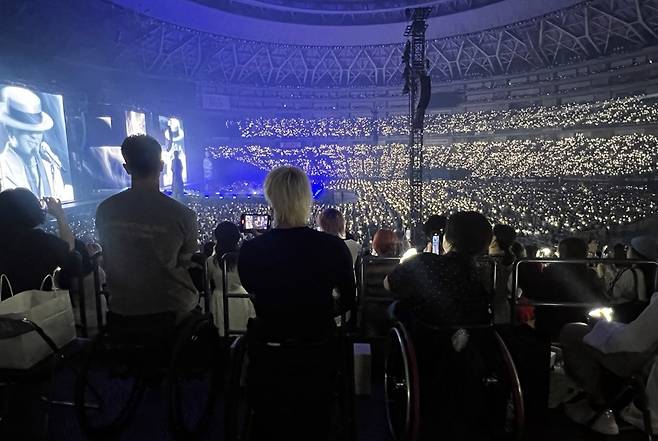 지드래곤 오사카 콘서트 관람한 일본 패럴림픽 선수들 [갤럭시코퍼레이션 제공. 재판매 및 DB 금지]