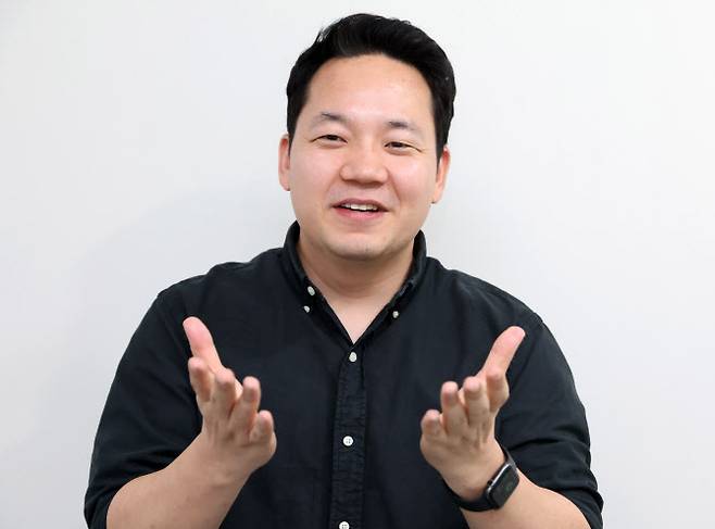 Hong-taek Im, author of the bestseller “90s Generation is Coming,” during an interview ahead of the 16th Edaily Strategy Forum. (Photo: In-kwon Bang, Edaily)