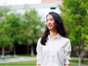 제374회 하버드 졸업식에서 유학생 대표로 나선 유롱 루애나 장 (사진=하버드 공보실 제공)